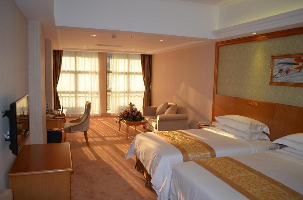 שנג'ן Vienna Hotel Shiyan Guangming Road מראה חיצוני תמונה